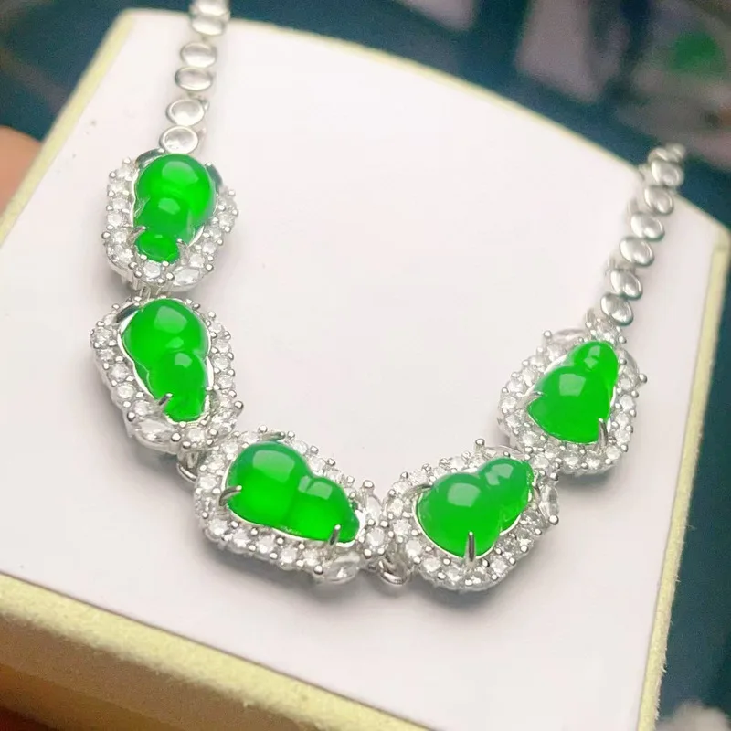 Luxurious Jadeite Gourd Bracelet,, Moist Plump, Stylish And Versatile