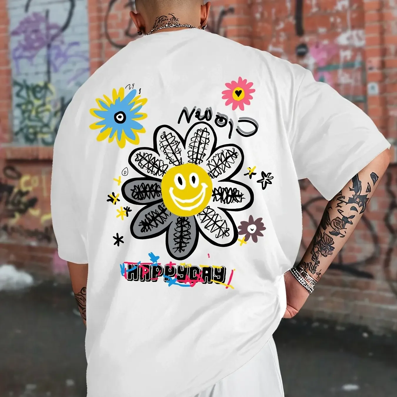 Men Back‑Print Smiley Face Daisy Graffiti Graphic O‑neck White Short Sleeve T‑shirt Loose Unisex Y2K Street Tops