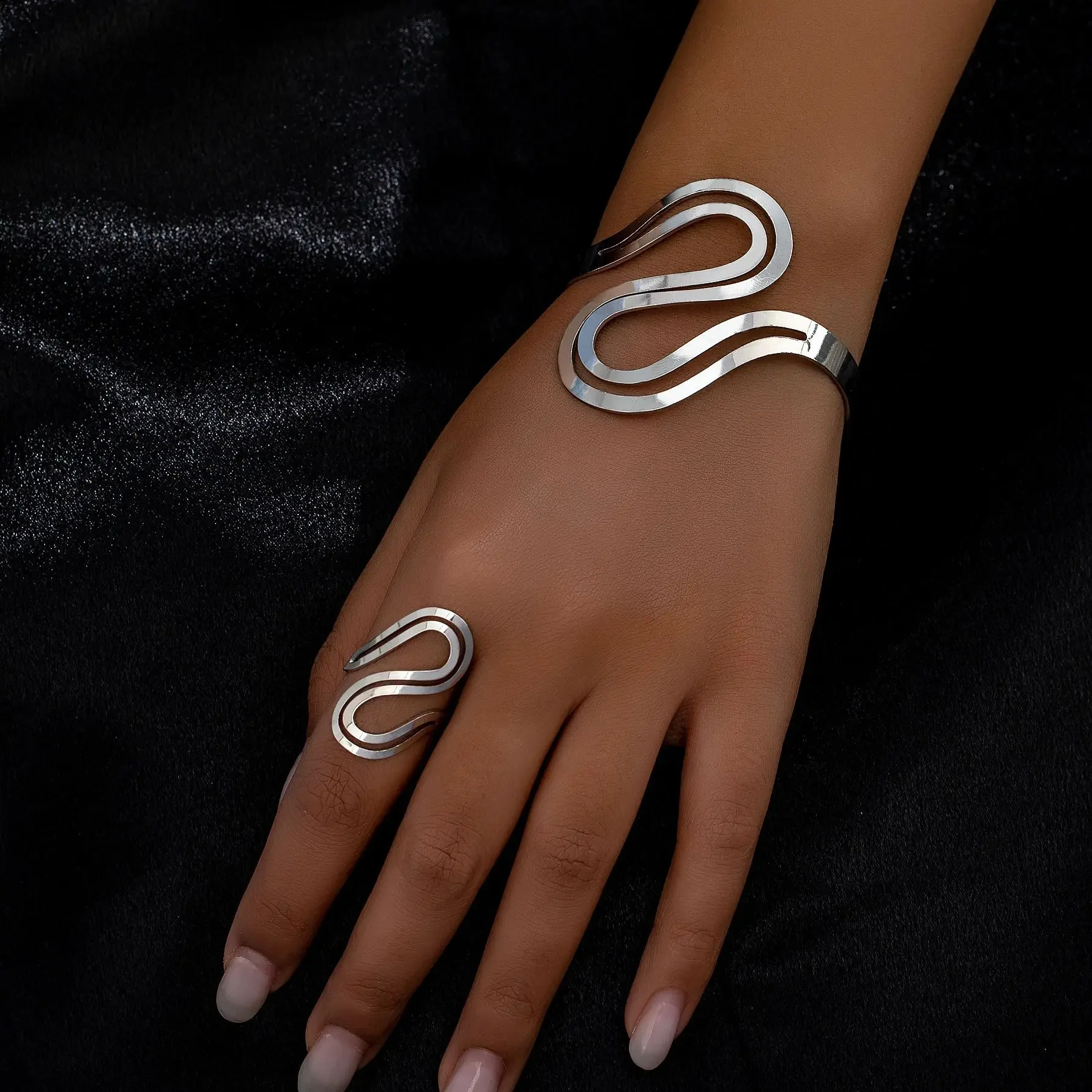 Minimalist 2PCS Gold-plated Snake Shaped Bracelet Bangles for Women Fashion Metal Girls Geometric Ring Jewelry Sets