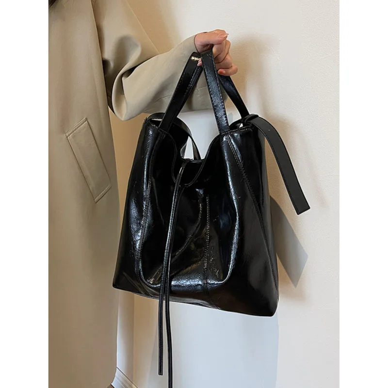 Casual Soft PU Large Capacity Bag Red Patent Leather Handbag For Women 2025 New Fashion Crossbody Bags Shoulder Tote Bucket Pack