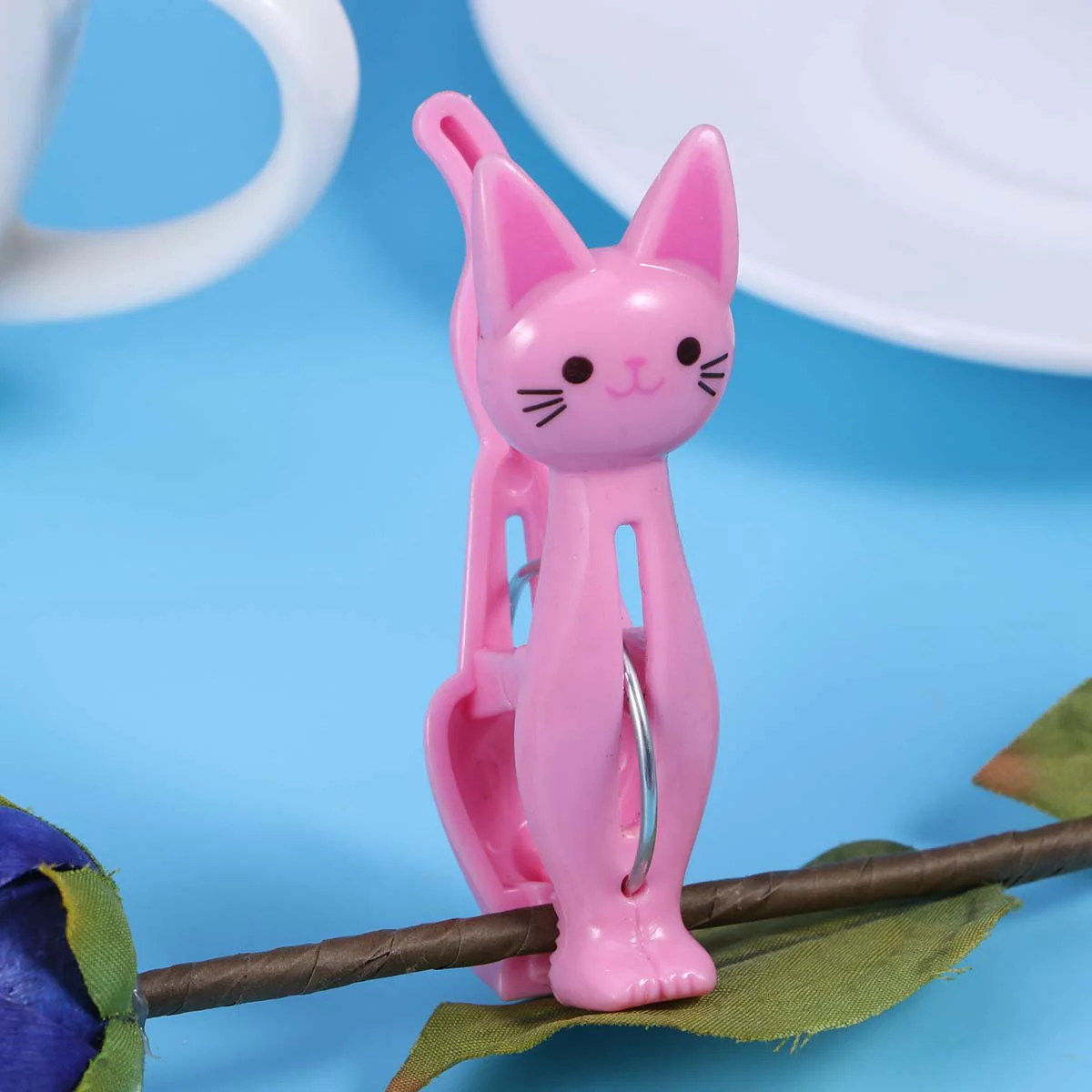 4Pcs Creative Plastic Clothespins Cartoon Cat Laundry Hanging Clothes Pegs Beach Towels Clips Household Sealing Clips (Black)