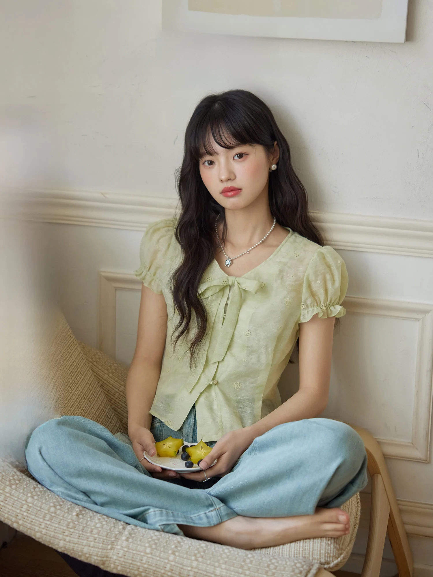 

Retro Embroidered irt Women's V-Ne Hollow out Design ort Sve Thin Loose Fit Summer Faion Ladies' Premium Blouse