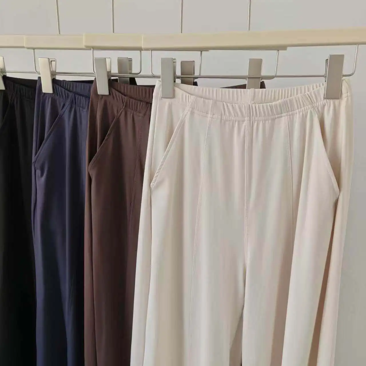 Gerade geschnittene, lässige Yoga-Hosen für Damen, Leggings, figurbetont, schnelltrocknend, weit geschnitten, für Laufen, Pilates, Fitness, lockere Sport-Hosen. – Detail 5