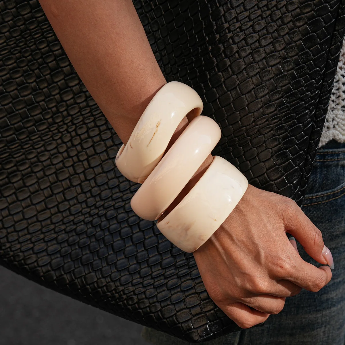 

Vintage Beige Resin Bangles for Women on Hand Geometric Round Stacking Bracelets Bangles Personality Acrylic Hand Jewelry