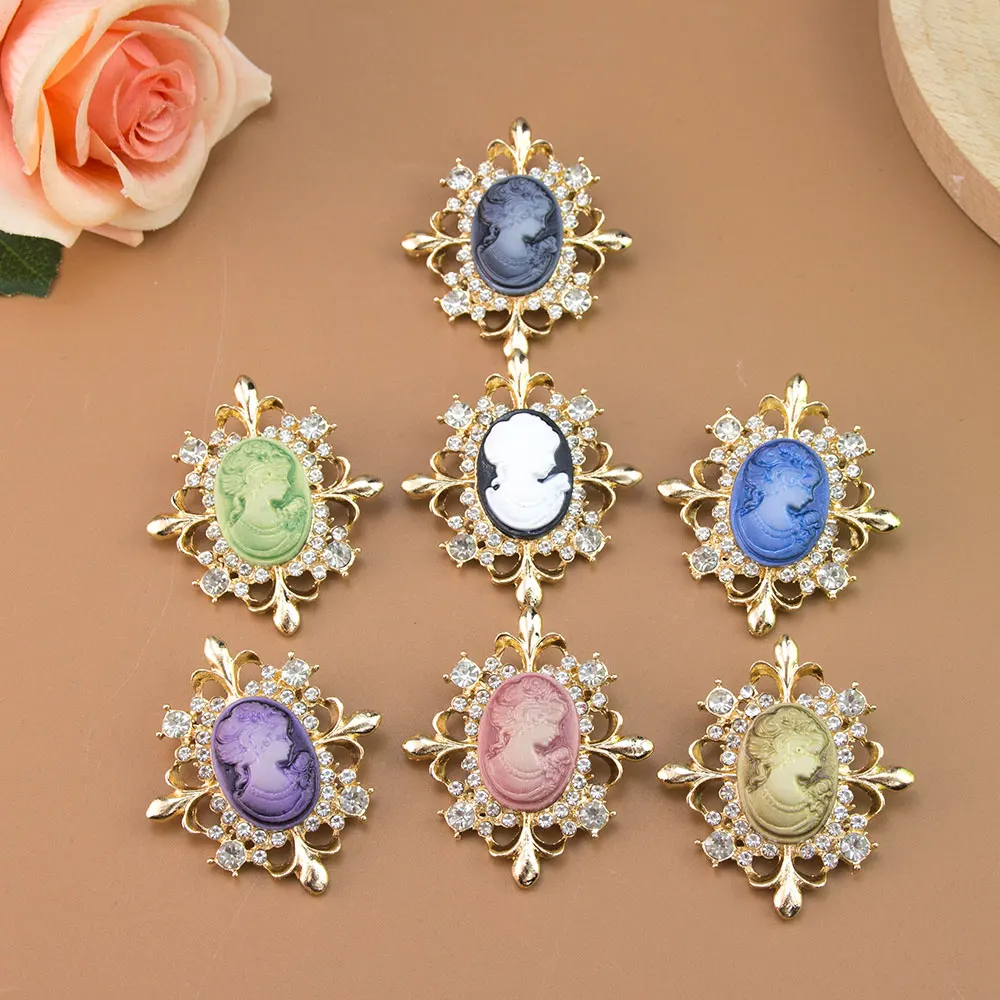 Fashion Colorful Crystal Brooch For Women Europa Christmas Jewelry Pigeon Egg Stained Glass Queen's Head Scarf Pins Gold Color