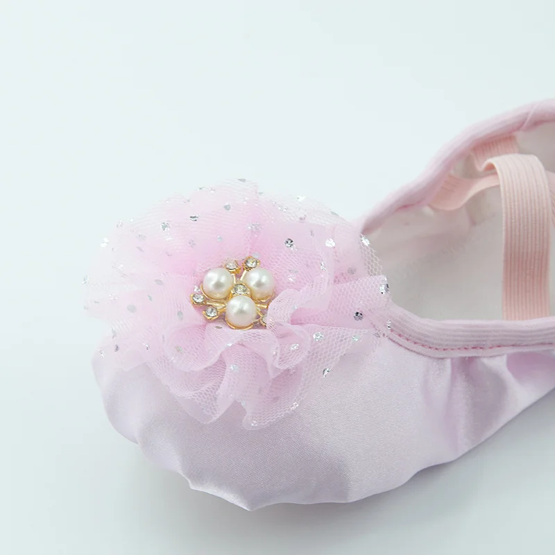 Children\'s Dance Shoes Girls Dance with Soft Soles Satin Baby Ballet Shoes