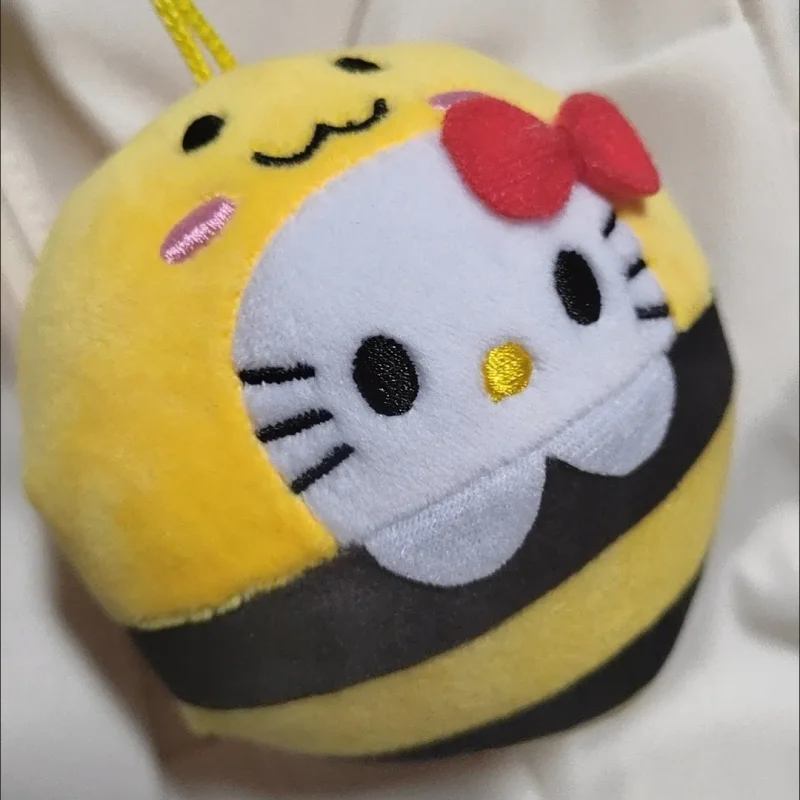 Sanrio Kawaii Hello Kitty peluche jouet mignon abeille série peluche poupée sac à dos pendentif Anime porte-clés fête des filles cadeau d'anniversaire