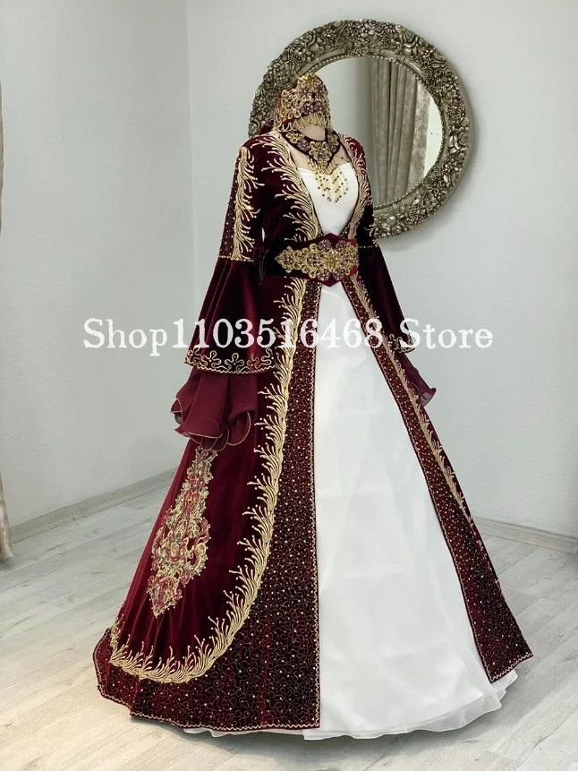 Burgundy Middle Eastern Wedding Dress with Placket Long Sleeve Luxurious Gold Applique Lace Arabian Bridal Gown Robes De Soirée