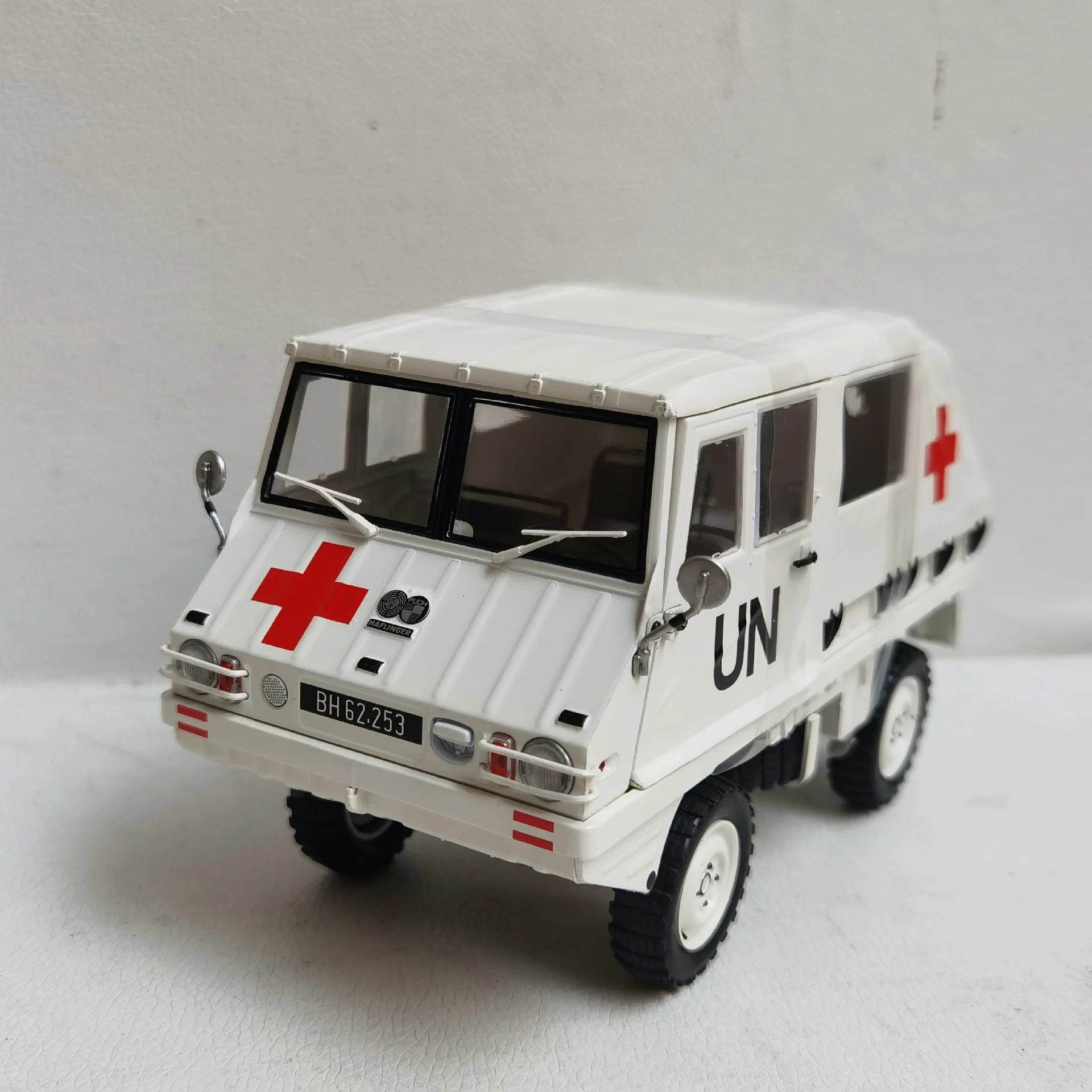 

Diecast Schuco 1/18 Scale Steyr-Puch Alloy Car Model Collectible Toy Gift Souvenir Display Ornament