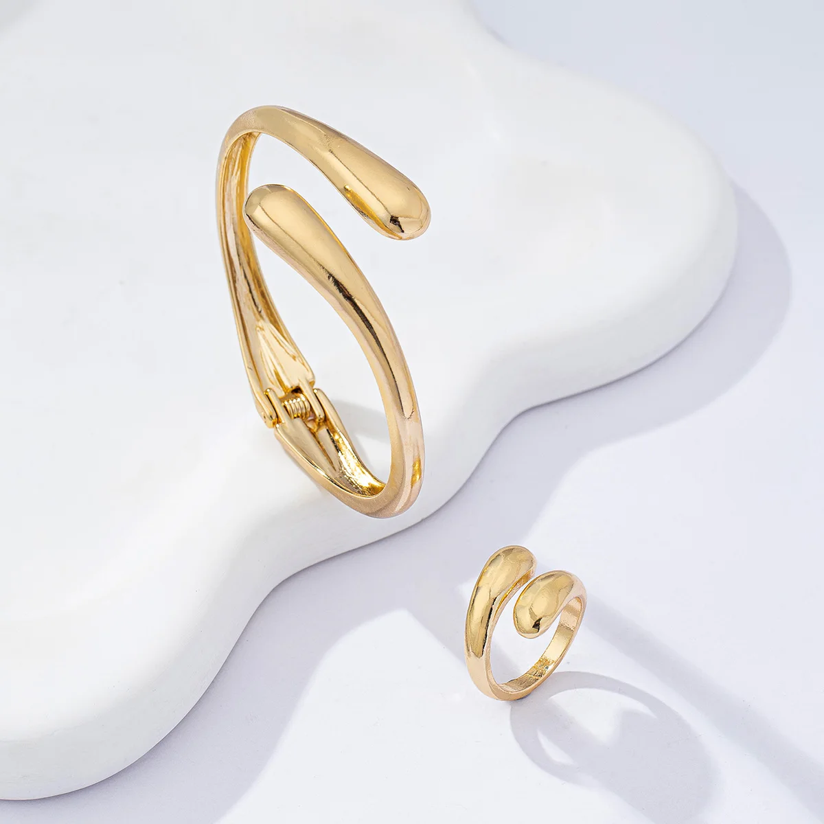 

Fashionable opening symmetrical double water drop cross bracelets, rings, exquisite, sweet and elegant style design jewelry