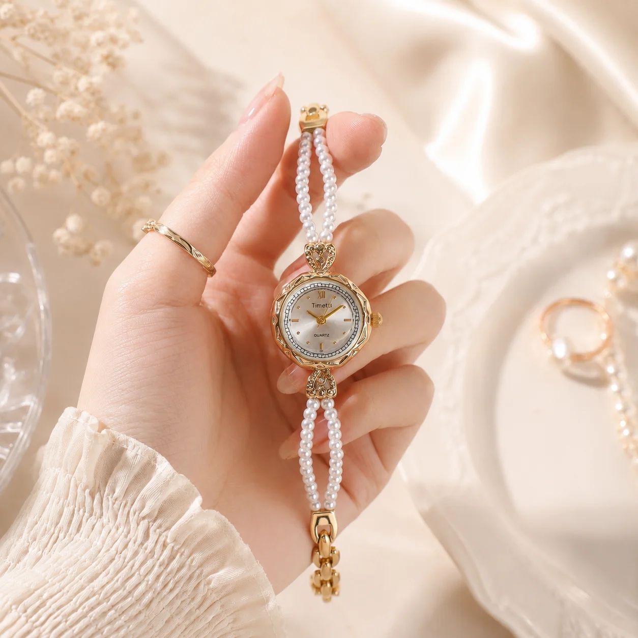 Casual and Fashionable Pearl Bracelet Quartz Watch