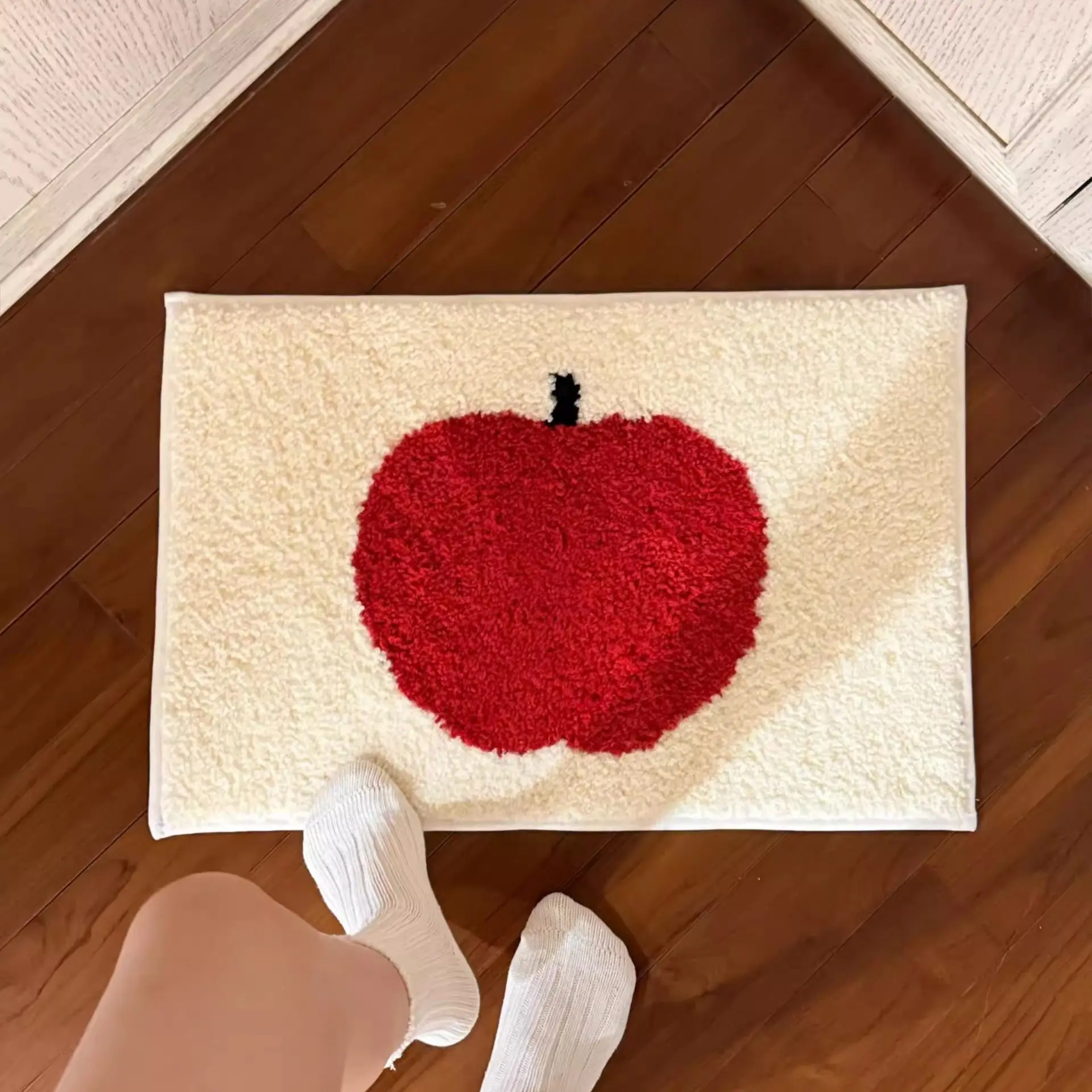 Tapete de Banheiro VIKAMA em Creme com Estampa de Maçã, Macio, Peludo e Antiderrapante, Tapete para Sala de Estar e Quarto, Decoração para Casa