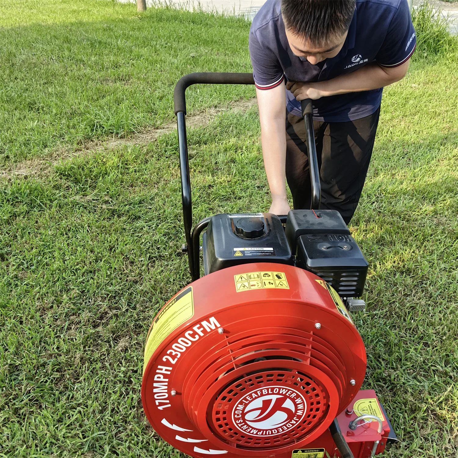 เครื่องเป่าลมดูดใบไม้แบบเดินตาม รุ่นสองวงแหวน แบบดูดอากาศด้านข้าง