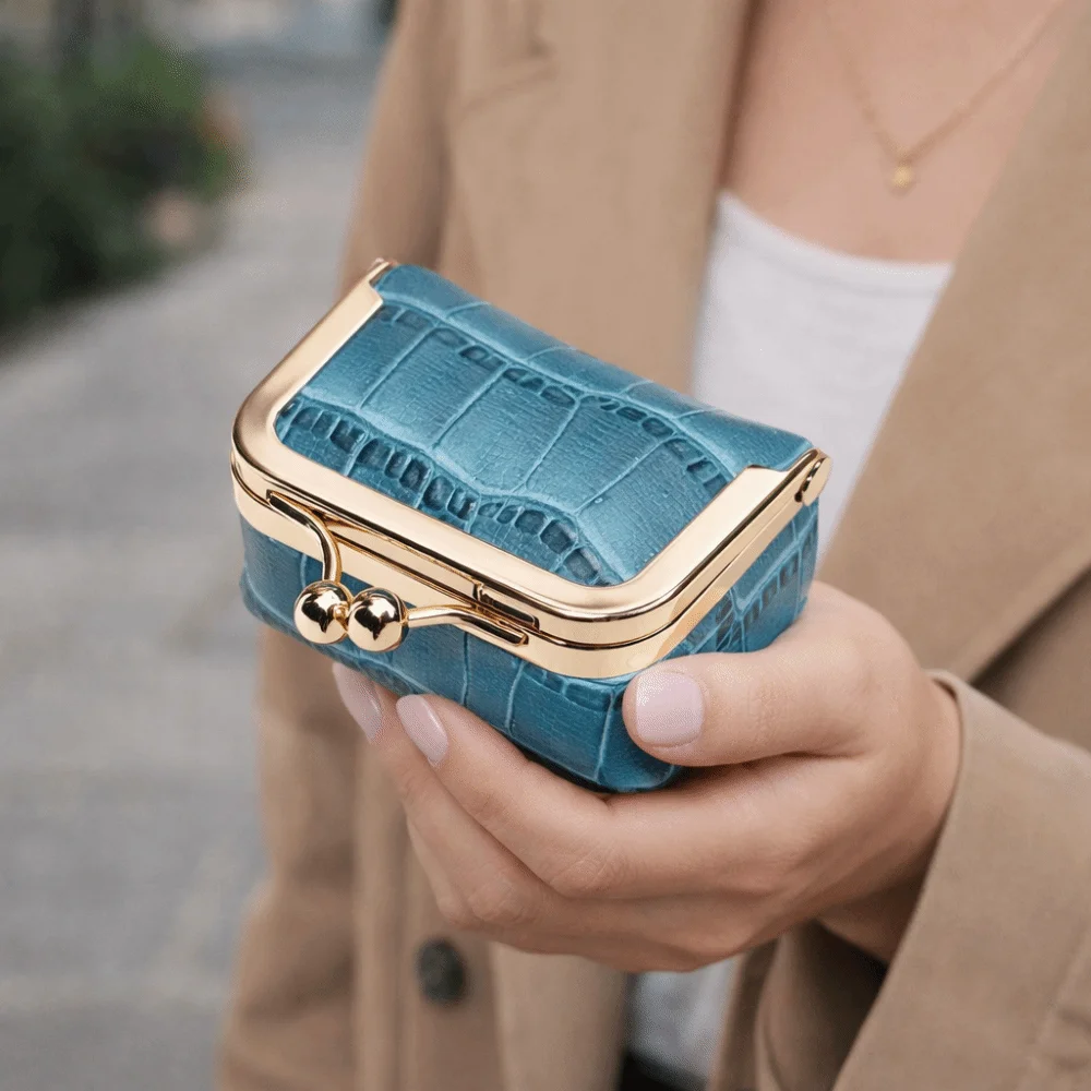 

Кошелек-монетница с крокодиловым узором и застежкой Kiss Lock, квадратный, из натуральной кожи, однотонный, мини-сумочка для мелочей, с кольцом