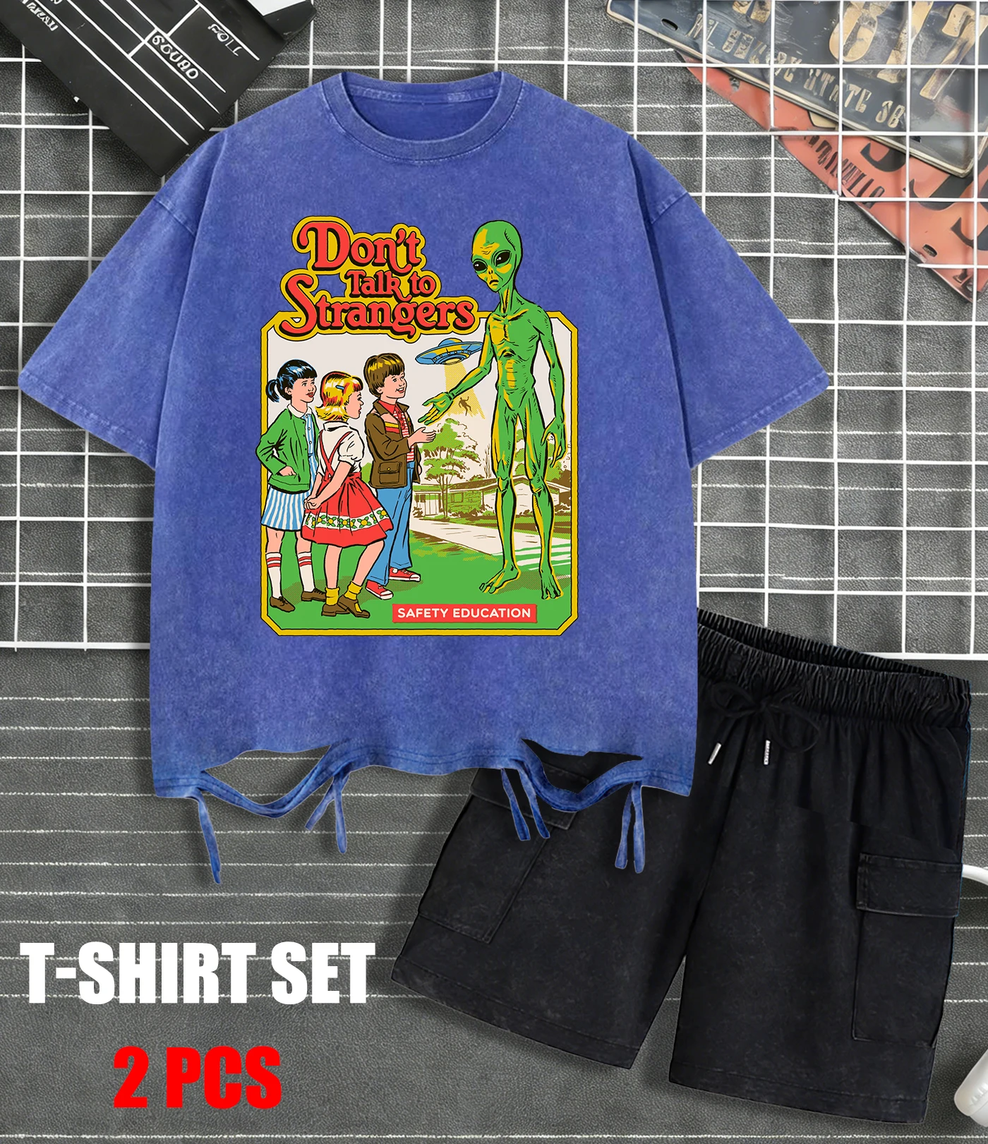 

A Child Communicating With A Monster Washed T-Shirt Man Summer O-Neck Retro Shorts Trendy Cotton All-Match Top Unisex Clothing