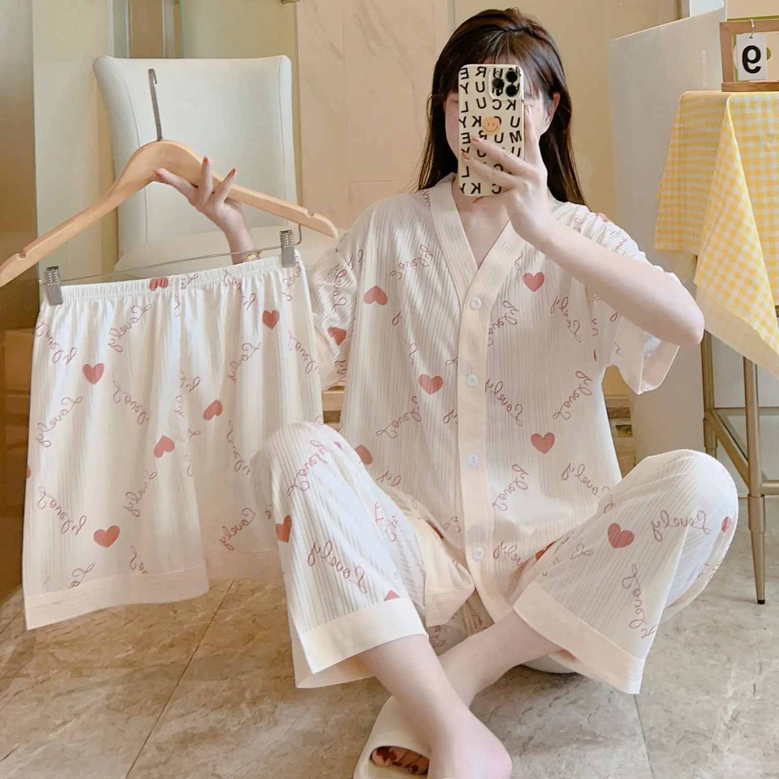 Summer ladies pajamas three-piece set of new women\'s summer short-sleeved shorts trousers set of sweet cartoon pajamas homewear