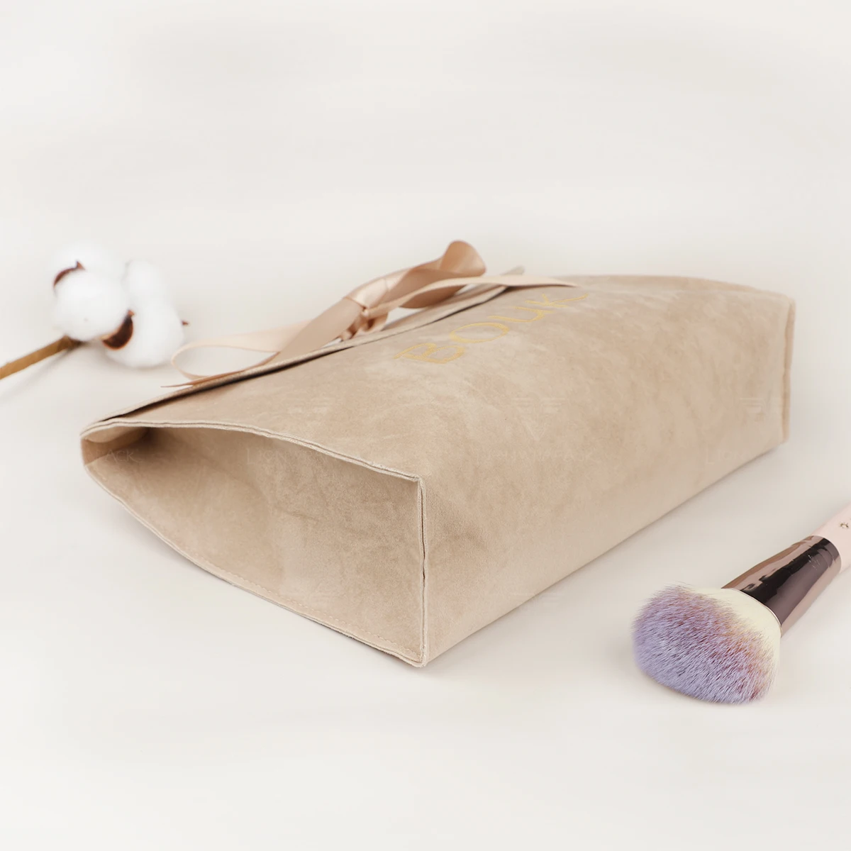 Custom logo makeup tools Lipstick Sunscreen Cream packaging velvet bag luxury envelope flap jewelry pouch for perfume