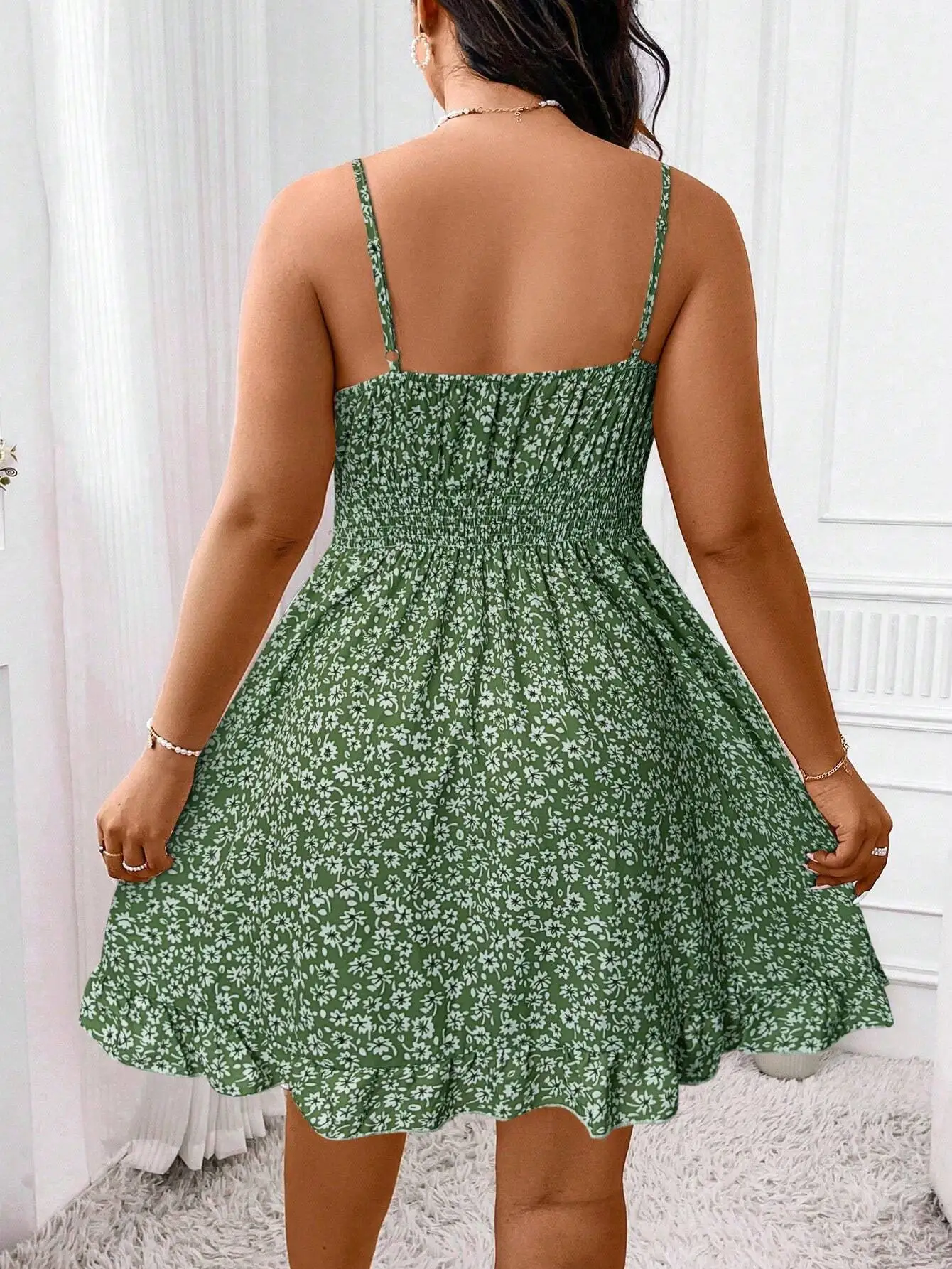 

Платье в стиле бохо с тонкими бретелями и цветочным принтом для летнего отдыха и пляжа