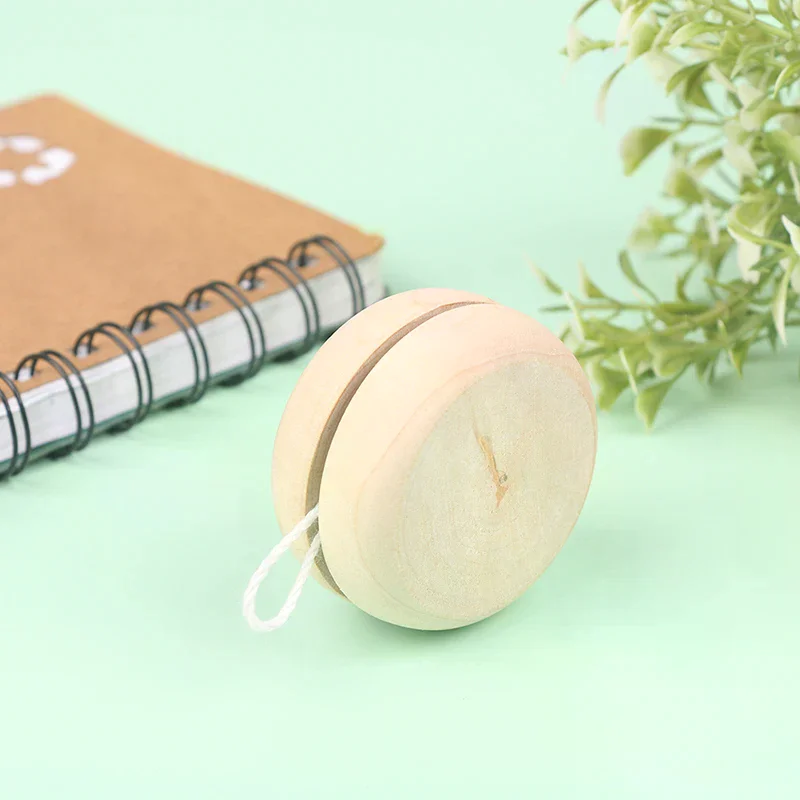 لعبة يويو خشبية ملونة صغيرة مستديرة لتقوم بها بنفسك كرة يويو للأطفال مصنوعة يدويًا ألعاب سجل يدوية للأطفال ألعاب يو يو إبداعية هدية للأطفال