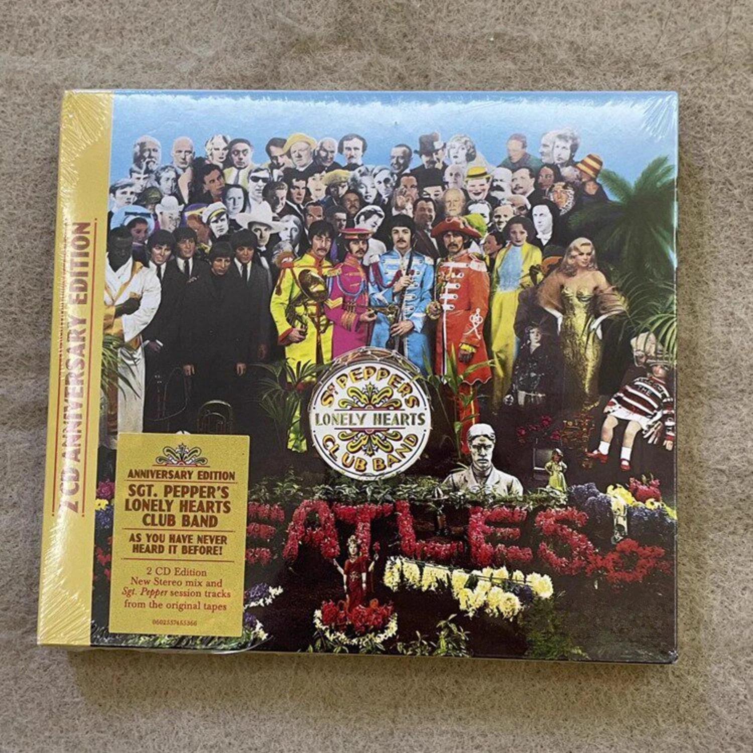 

The Beatles Sgt. Pepper's Lonely Hearts Club Band Anniversary 2CD Psychedelic Rock Clear Sound Collectible for Fans Home Decor