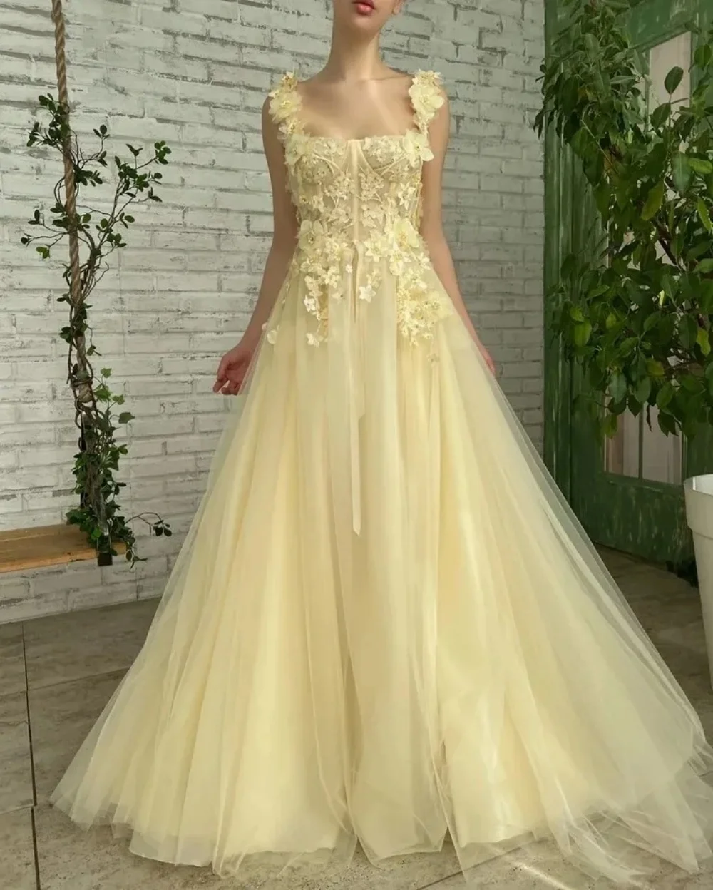 2024 New Prom Dress Slip Straps Light Yellow Wedding Dress A-Line Tulle Flowers Appliques Bridal Gown Formal Evening Party Dress