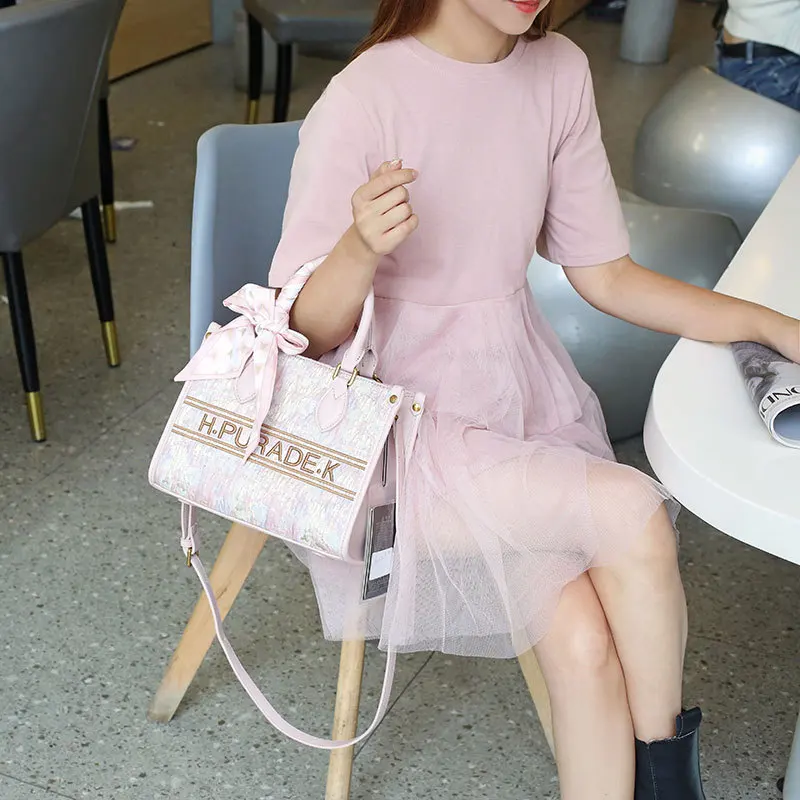 

Famous Designer Leather Crossbody Bag For Ladies - Women's Chic Tote Bag Handbag Classic Elegant