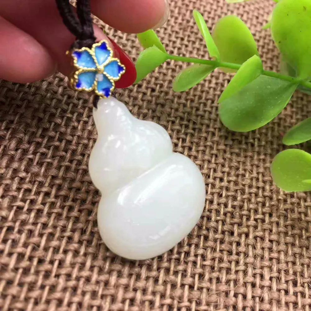 

Natural Hetian White Jade Gourd Pendant Exquisite Jewelry 25*33mm