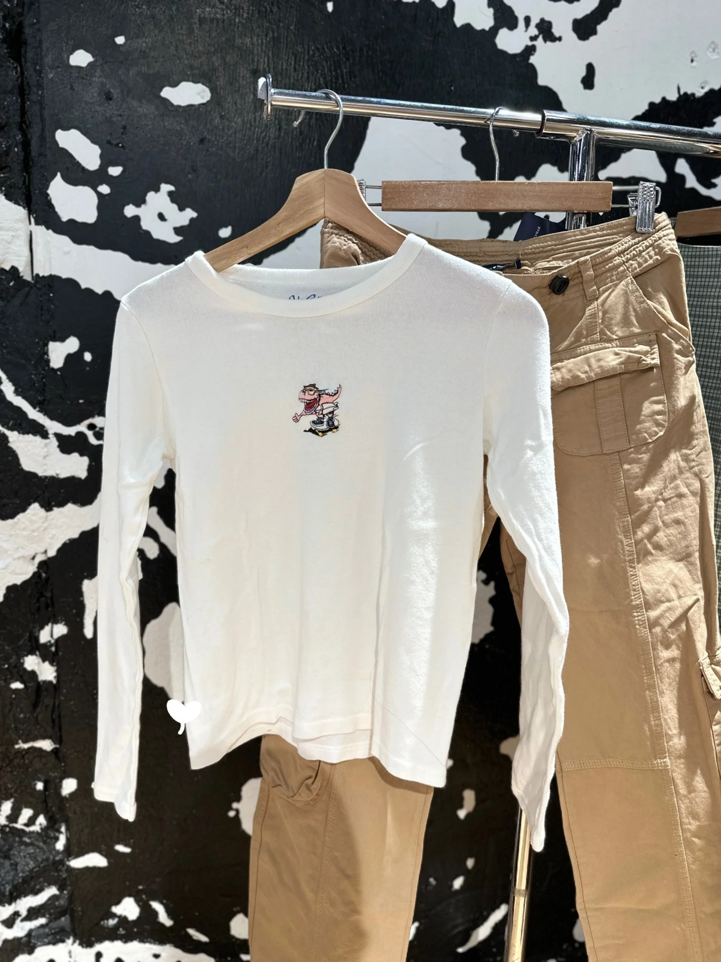 

Женский топ в стиле американского ретро из чистого хлопка, с вышивкой динозавра, длинный рукав, круглый вырез, с вставками на плечах, Brandy Girl BM