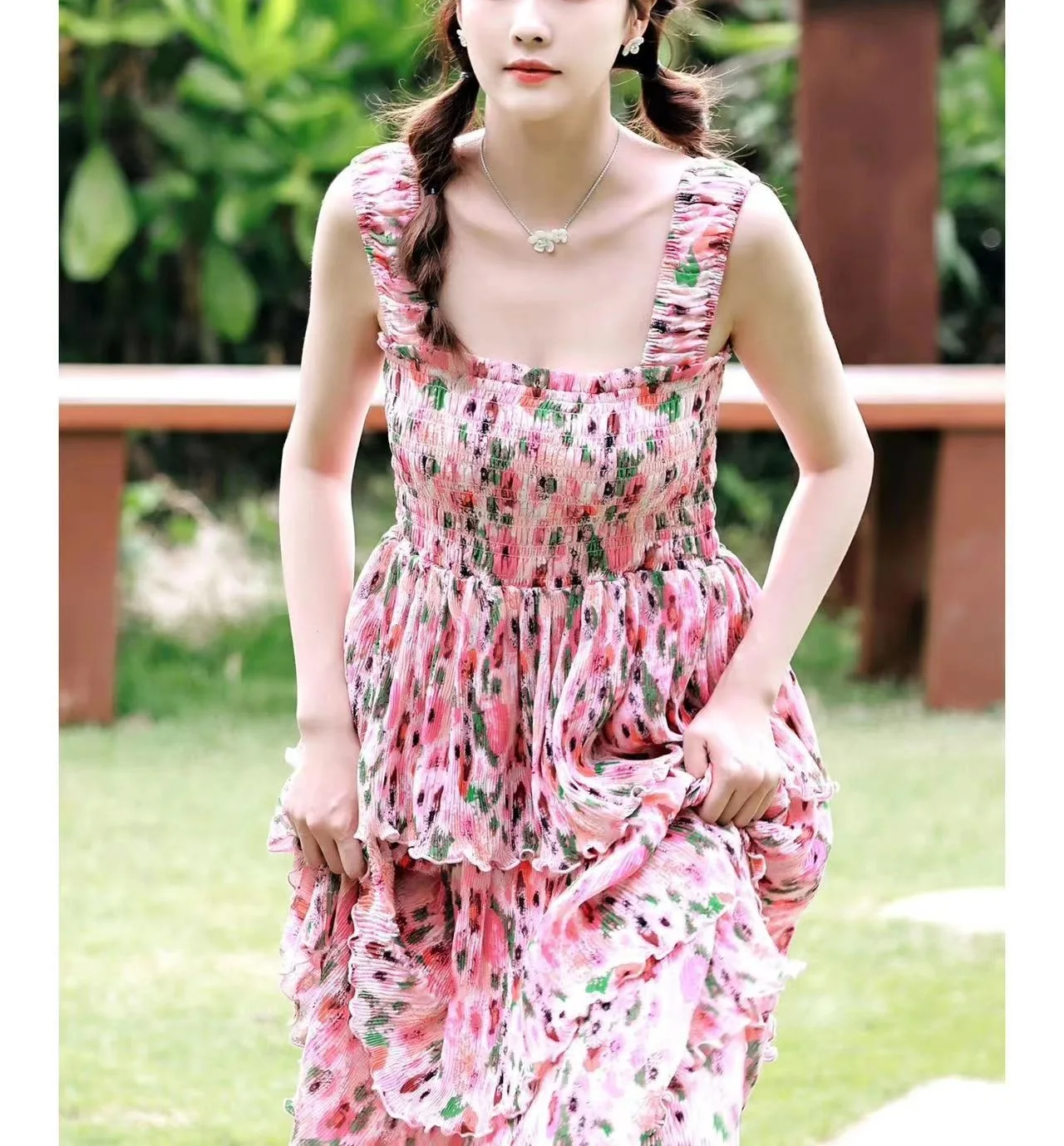 

Summer Celebrity Same Style French Retro floral camisole dress Women's gentle wind lotus leaf edge fluffy cake long skirt