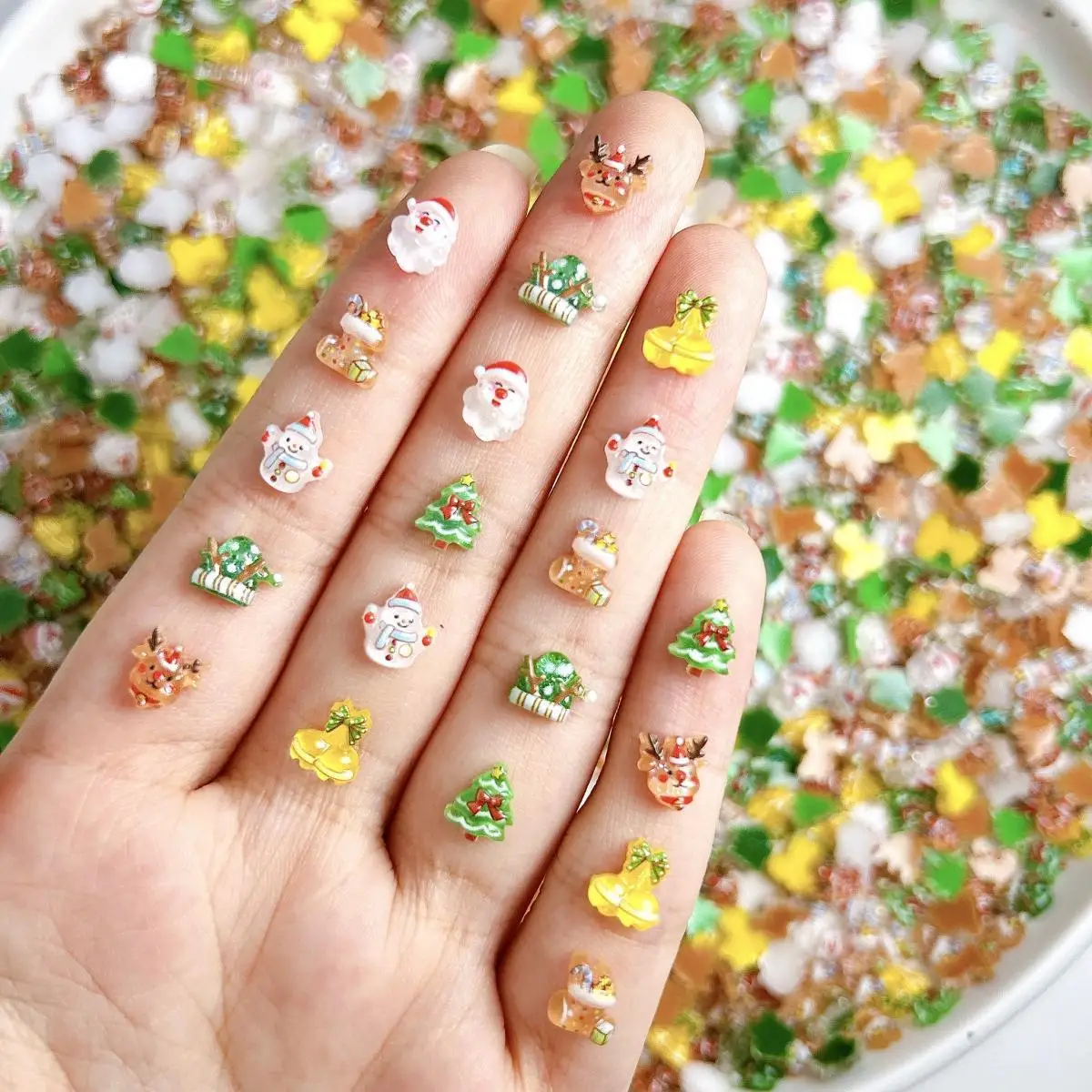 Serie navideña de resina 3D, dibujos animados, muñeco de nieve, alce, Papá Noel, dijes para uñas, bonito árbol de Navidad, campana, decoración artística de uñas, piezas DIY