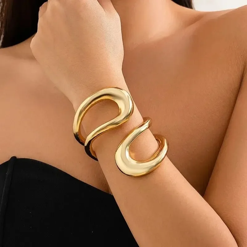 Punk Classic Geometric Twisted Open Bangles for Women Exaggerated Gold Color Heavy Metal Cuff Bracelet Fashion Party Jewelry New