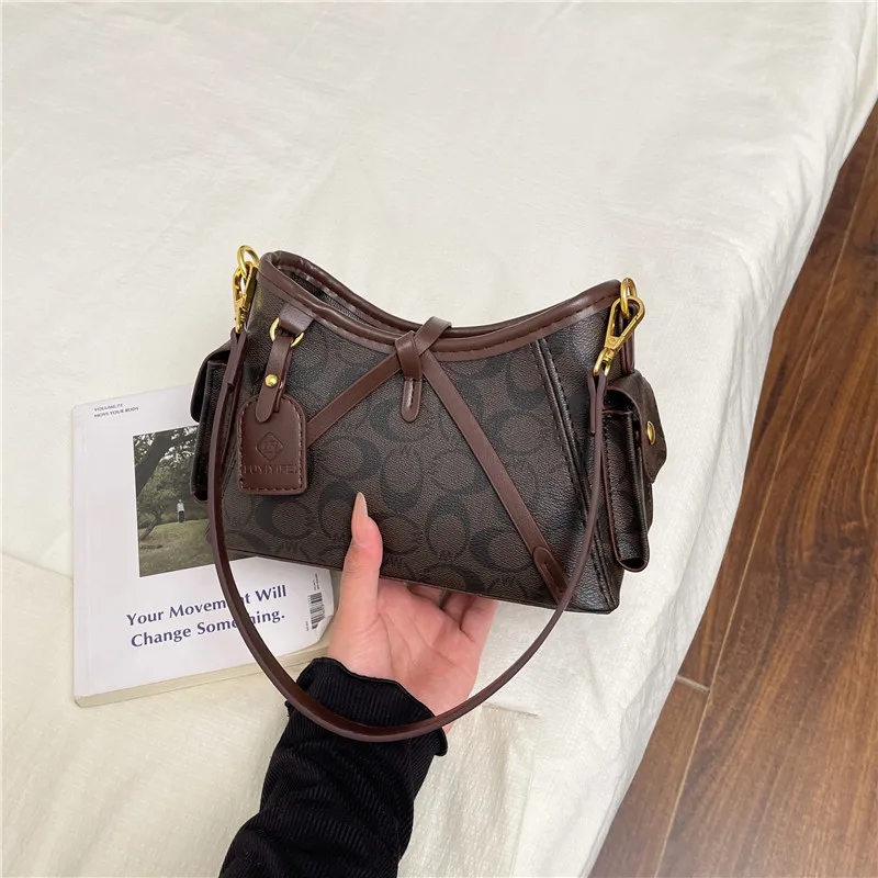 bolso-de-hombro-clasico-vintage-con-monograma-bolso-bandolera-moderno-y-versatil-con-correa-ajustable-y-etiqueta