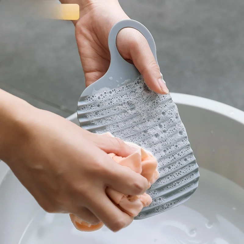 

Портативная миниатюрная складная доска для стирки одежды в путешествиях, компактный дизайн для стирки носков и нижнего белья, прочный силиконовый материал.