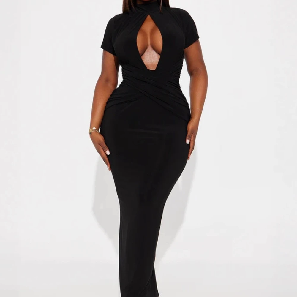 2025 여름 여성 의류 섹시한 컷아웃 반팔 단색 클래식 핫걸 스타일 패션 롱 드레스 인스 스타일