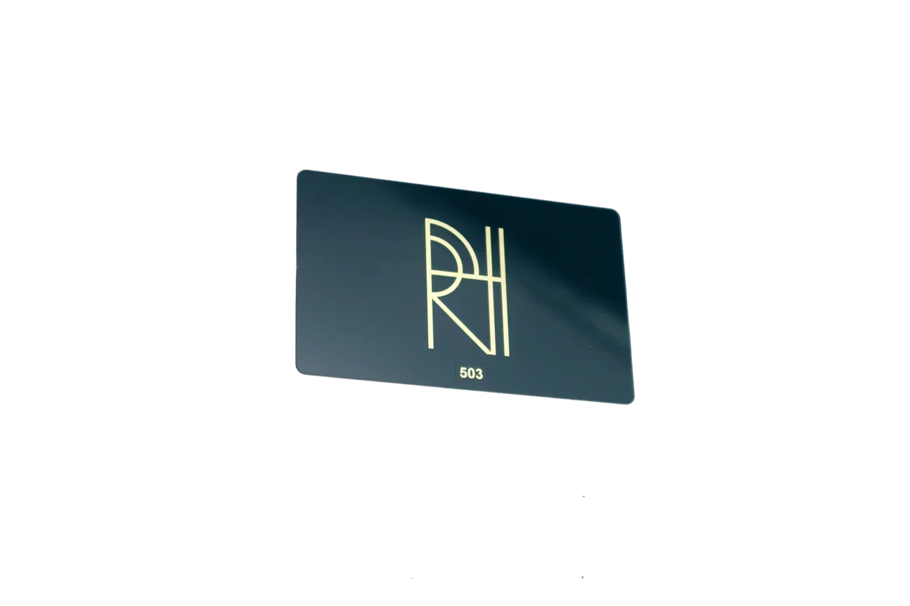 بطاقة عضو VIP معدنية سوداء مخصصة مع واجهة اتصال NFC وRFID للرقم التسلسلي 13.56 ميجا هرتز ISO #2