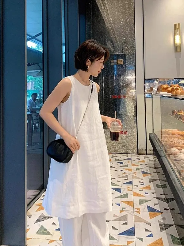 

Модный комплект из хлопка и льна: свободные брюки-палаццо, жилет и юбка. Летний трендовый комплект из двух предметов.