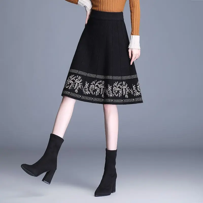 2025 New Spring and Autumn and Winter Fashion High Waist Slimming Print Mid Length Thickened A-line Knitted Skirt for Women