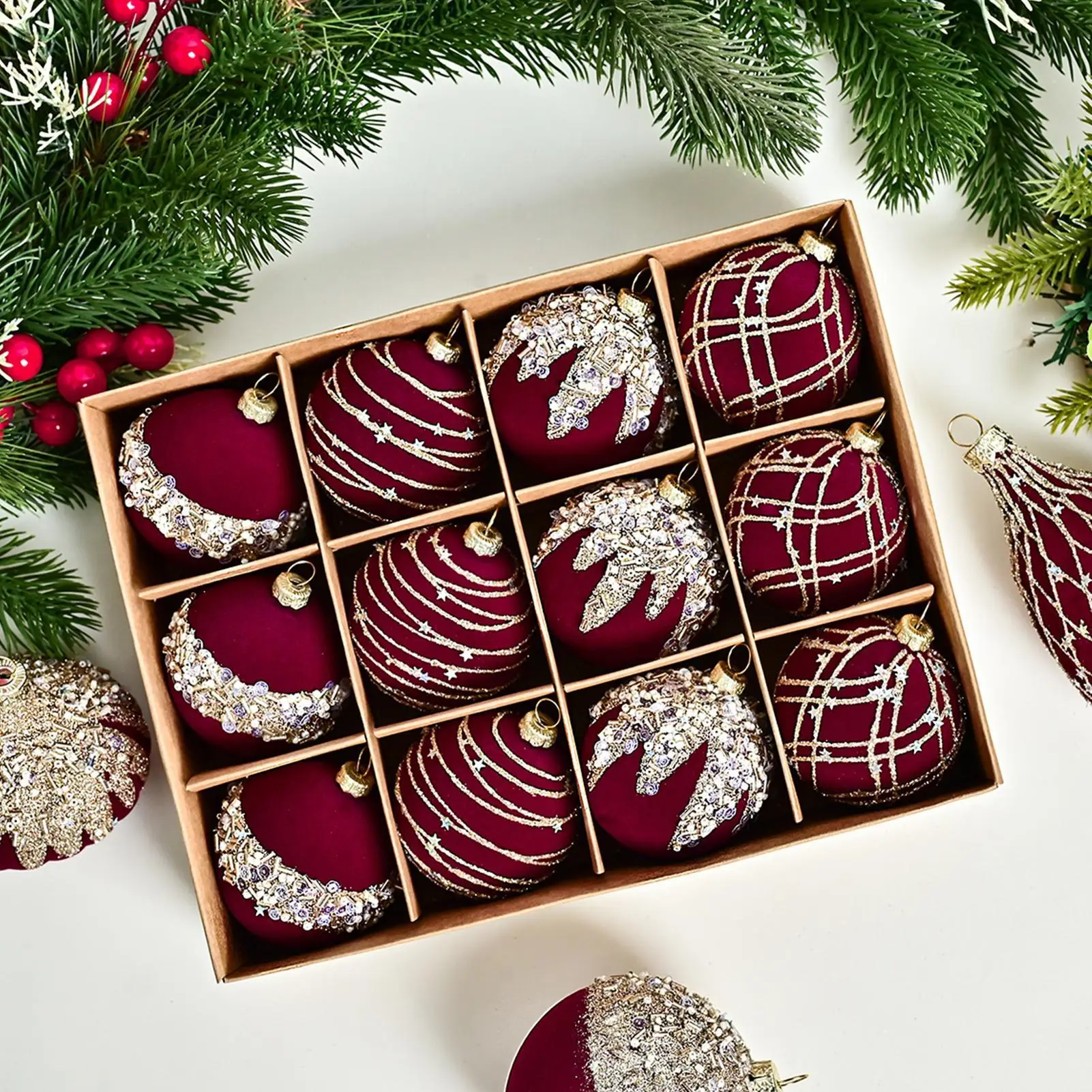 12 Stück Samt-Weihnachtskugeln, große Retro-beflockte Weihnachtsbaum-Kugel-Ornamente, Kunststoffkugeln, dekorative hängende Weihnachtsornamente