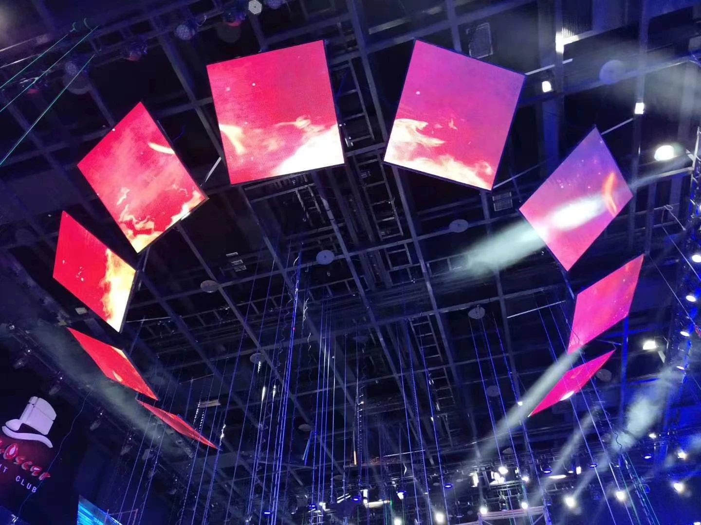 500*500 P2.6 P4.81 Vollfarb-LED-Wanddisplay für den Innen- und Außenbereich, Vermietung für den Innen- und Außenbereich, wasserdichter Bildschirm