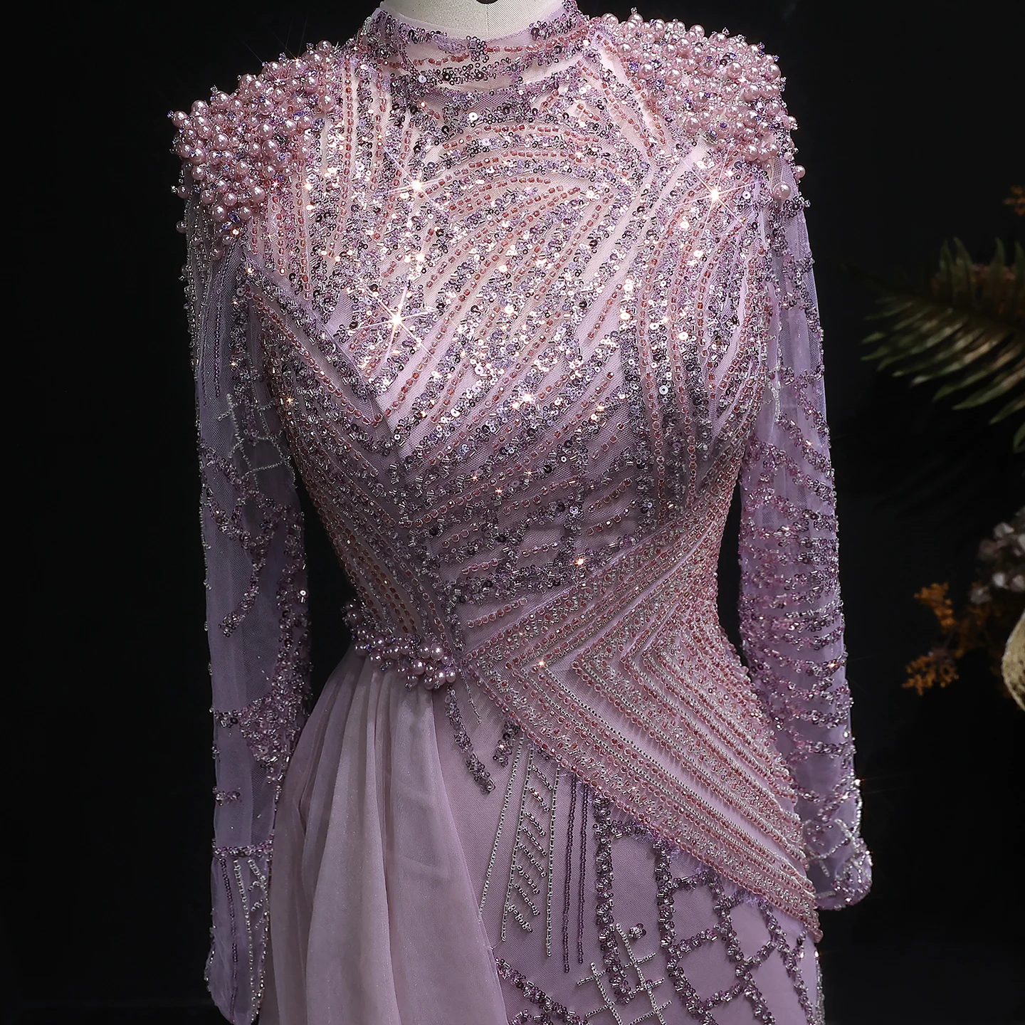 Sharon Said Luxuriöses Perlenbesetztes Staubrosafarbenes Abendkleid mit Schlitz-Seitenrock, Damenkleid mit Langen Ärmeln für Hochzeitsfeier, SS064 Maßanfertigung – Detail 7