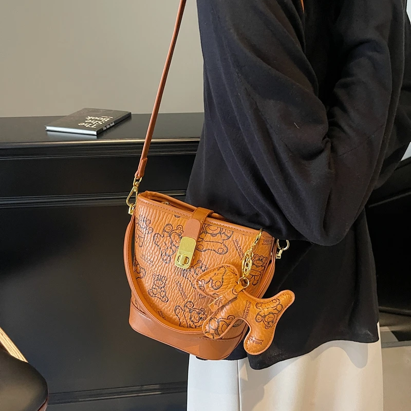 

Luxury Designer Paris Fashion Handbag For Women With Leather Finish Trendy Logo And Versatile Everyday