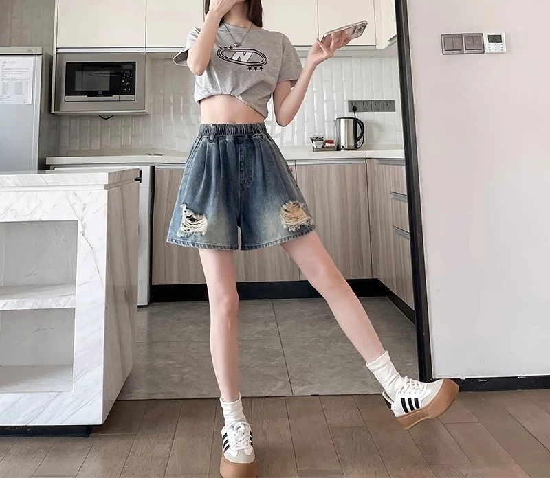 Pantaloncini da cowboy casual larghi in vita elastica sottile estiva 2025 con pantaloni da donna a gamba larga a trapezio perforati