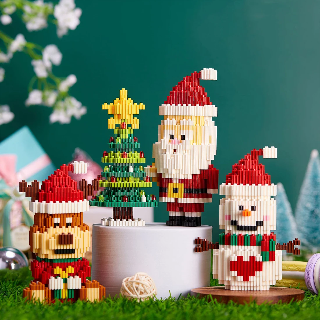 

Merry Christmas Micro Building Blocks Santa Claus Elk Snowman Assembled Mini Bricks Figure Toys For Christmas Decorations Gifts