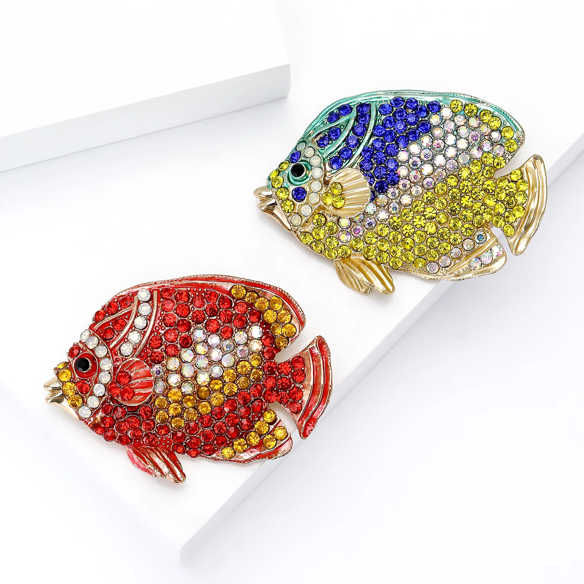 Beaut&Berry Cute Rhinestone Fish Brooches for Women Unisex Animal Pins Multi-color Available Casual Party Accessories Gifts