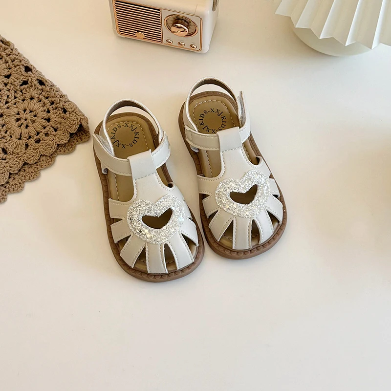 Toddler Girls Sandals Summer New Children's Sandals Love Cut-outs Kids Princess Causal Walking Beach Sandals Fashion Anti-kick