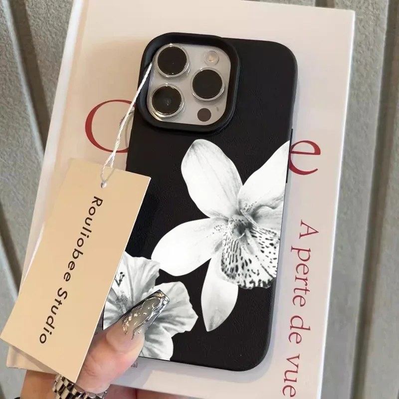 

Black And White Floral Pattern Phone Case For iPhone 17 Pro Max Cases iPhone 16 11 13 12 16E 15 14 Plus XS Max X XR 17 Air Cover