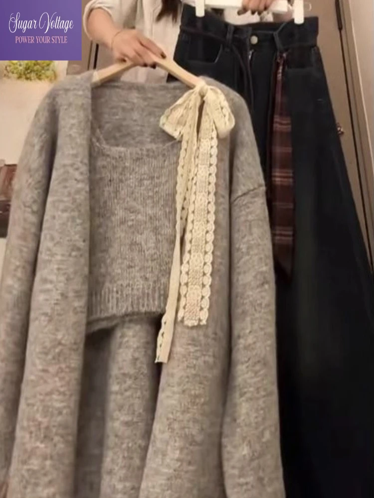 

Вязаный кардиган в корейском стиле, кружевные джинсы на бретельках, комплект из трех предметов, женский осенний свободный крой, милый ретро-шик, повседневная уличная одежда, наряд