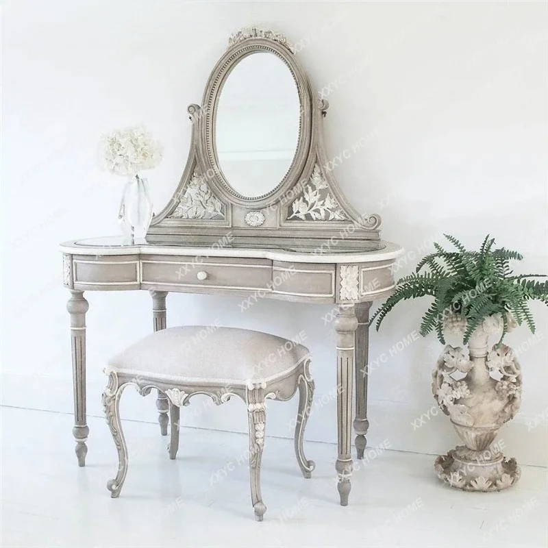 A retro solid wood dresser  carved old log bedroom makeup table