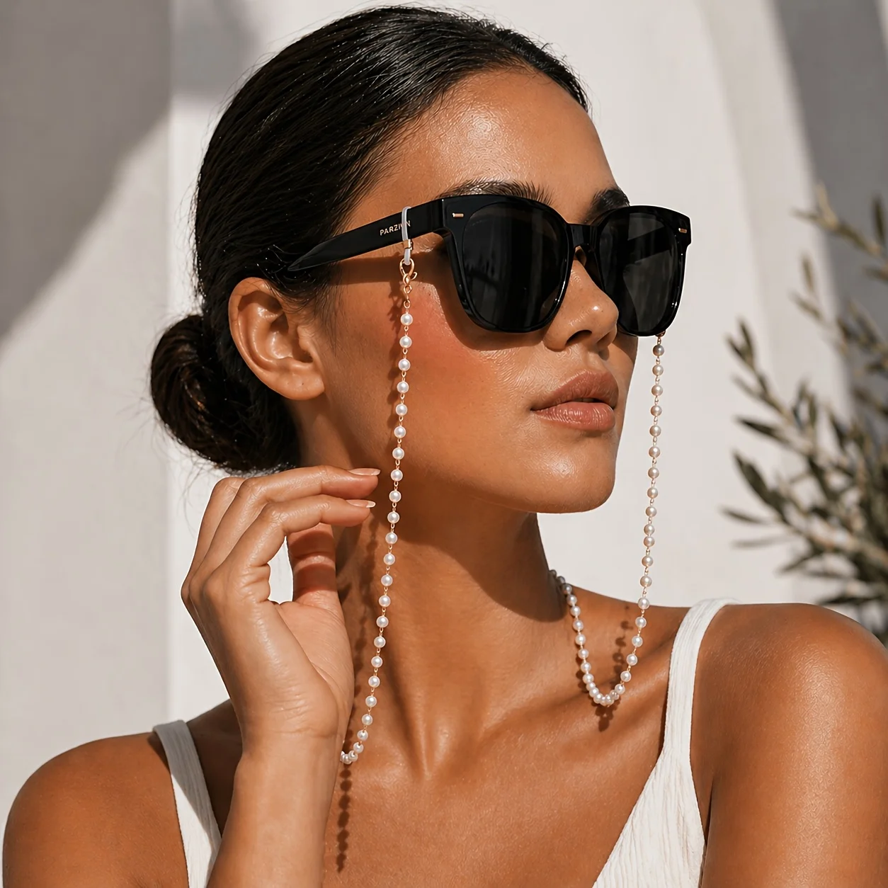 Fashionable Pearl Accented Eyeglass Chain, Portable Lanyard for Women, Suitable for Occasions Commuting, Dates, Shopping, Photo
