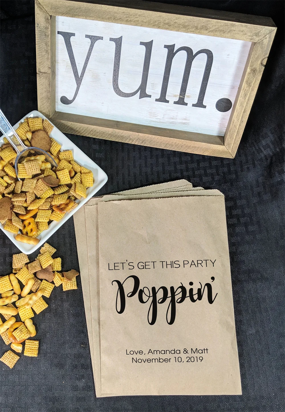 50 Popcorn Bags, Popcorn Bar Wedding, Kraft Wedding Bags, Popcorn Bar, Lets get this party poppin, Popcorn buffet, Dessert table